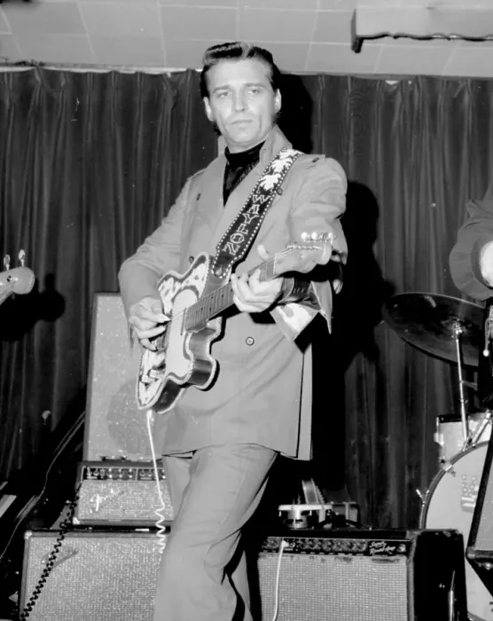Framed Print : Photo of Waylon Jennings Framed Print : Photo of Waylon Jennings