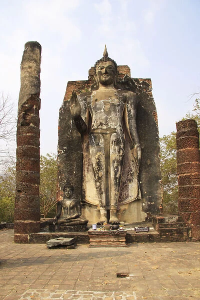 Phra Attharot Buddha of Wat Sphan Hin