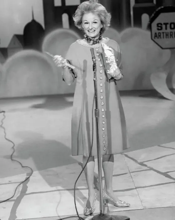 Framed Print : Phyllis Diller Onstage Full Length Framed Print : Phyllis Diller Onstage Full Length