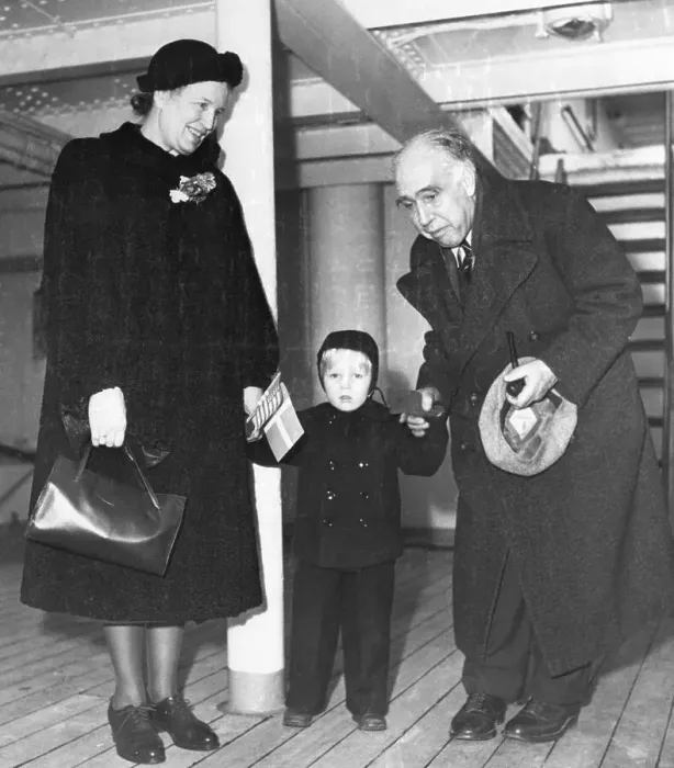 Framed Print : Physicist Niels Bohr with Grandson Framed Print : Physicist Niels Bohr with Grandson