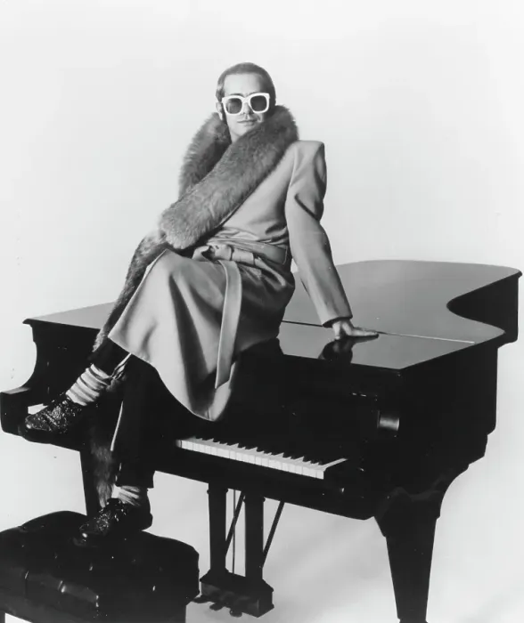 Framed Print : Piano Man. CIRCA 1974: Pop singer Elton John poses for a portrait sitting Framed Print : Piano Man. CIRCA 1974: Pop singer Elton John poses for a portrait sitting