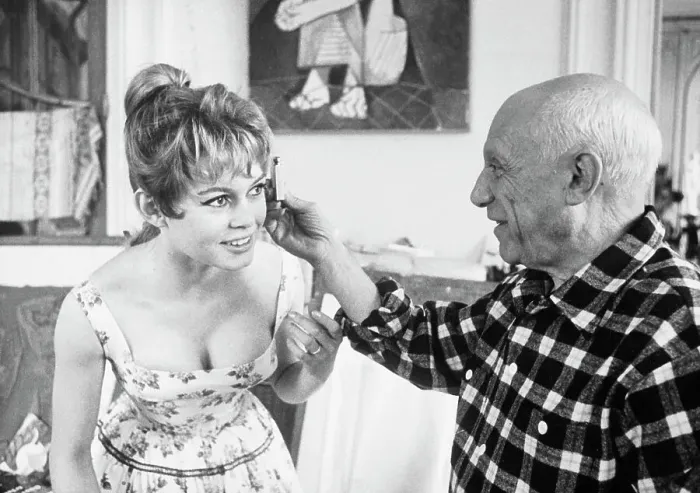 Framed Print : Picasso Measuring Bardot'S Head Framed Print : Picasso Measuring Bardot'S Head