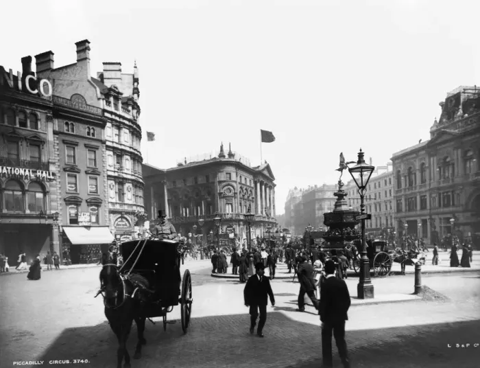 Framed Print : Piccadilly Circus Framed Print : Piccadilly Circus