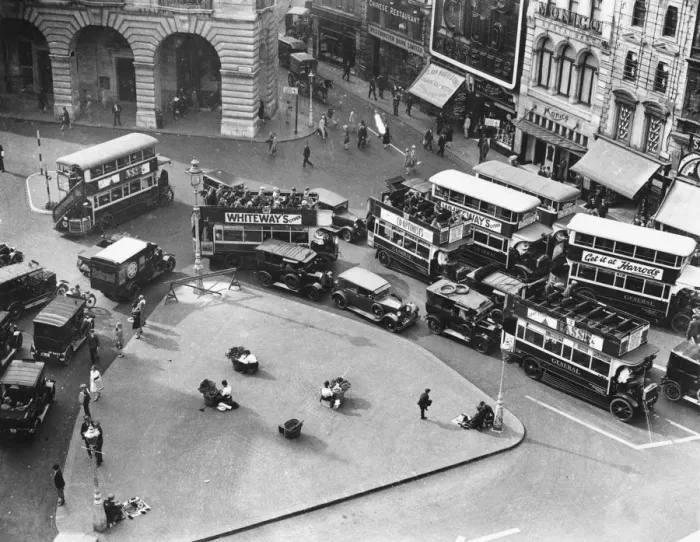 Framed Print : Piccadilly Circus Framed Print : Piccadilly Circus