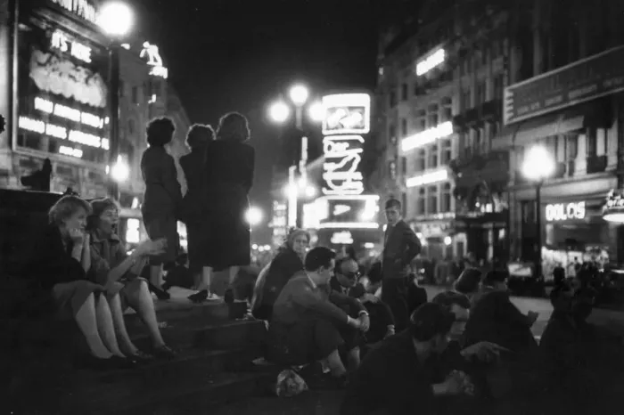 Framed Print : Piccadilly Circus Framed Print : Piccadilly Circus