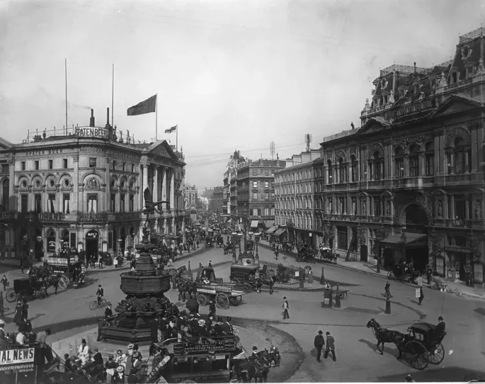 Framed Print : Piccadilly Circus Framed Print : Piccadilly Circus