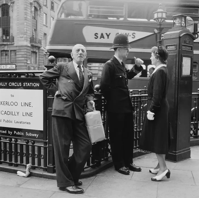 Framed Print : Piccadilly Circus Framed Print : Piccadilly Circus