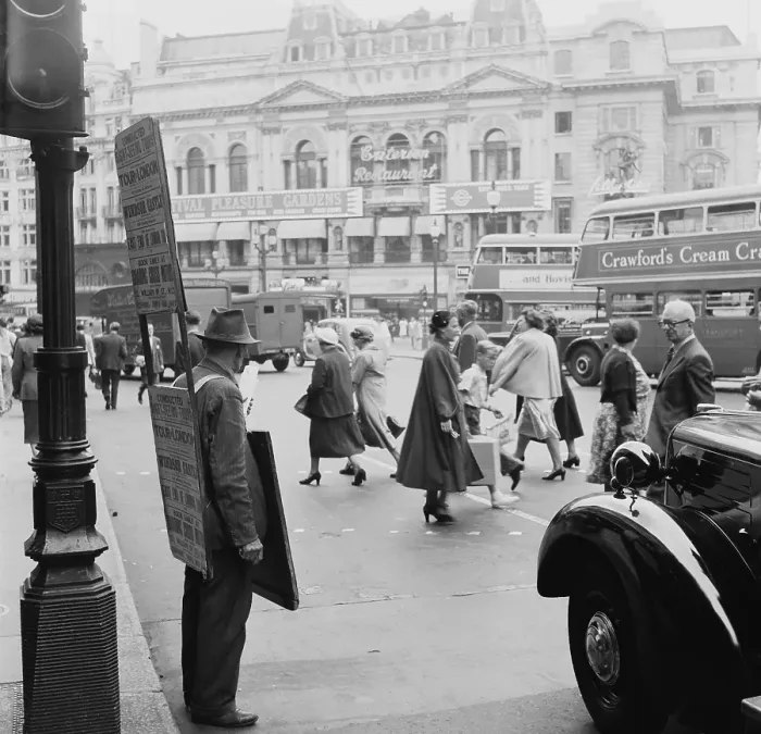 Framed Print : Piccadilly Circus Framed Print : Piccadilly Circus