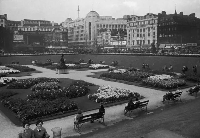 Framed Print : Piccadilly Gardens Framed Print : Piccadilly Gardens