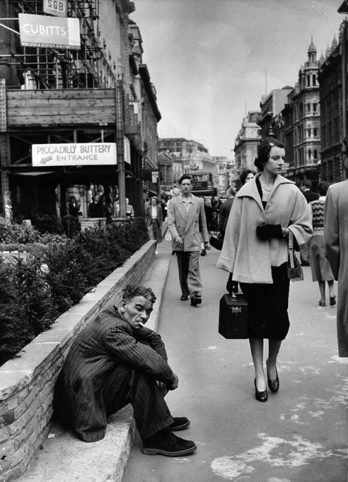 Framed Print : Piccadilly Glamour Framed Print : Piccadilly Glamour