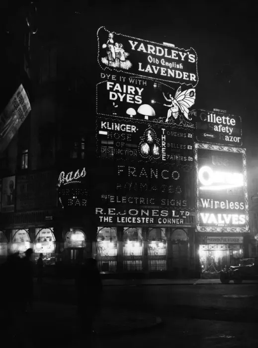 Framed Print : Piccadilly Lights