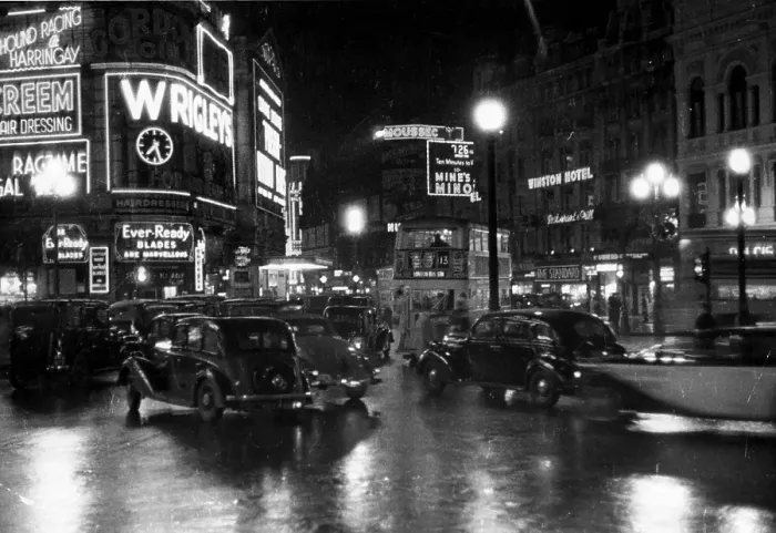 Framed Print : Piccadilly Night Framed Print : Piccadilly Night