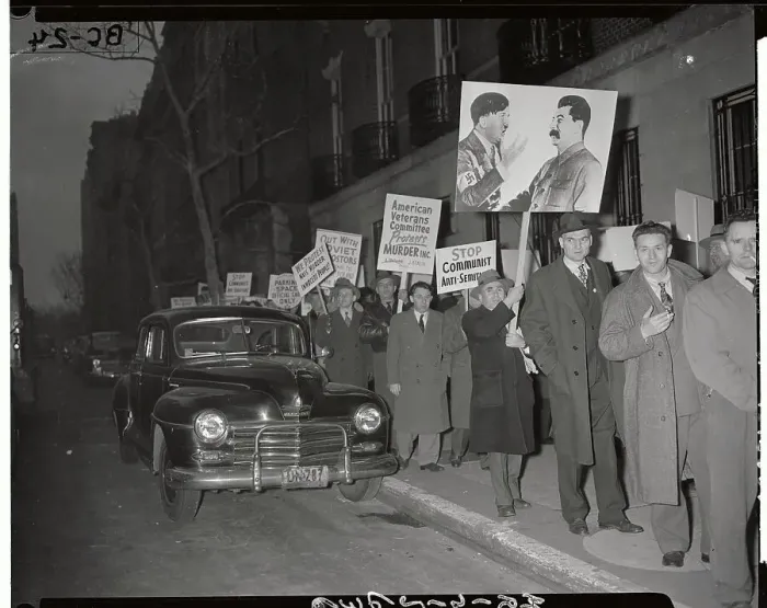 Framed Print : Pickets Outside Of Soviet Headquarters