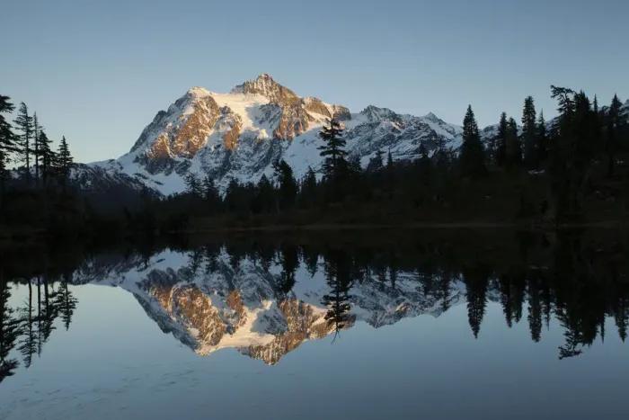 Framed Print : Picture Lake and Mount Shuksan in the Northern Cascades, Rockport, Washington, United States Framed Print : Picture Lake and Mount Shuksan in the Northern Cascades, Rockport, Washington, United States