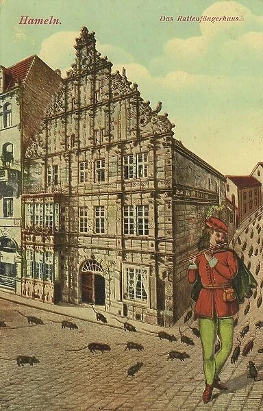 The Pied Pipers House in Hamelin, Lower Saxony, Germany, postcard with text, view around ca 1910, historical, digital reproduction of a historical postcard, public domain, from that time, exact date unknown