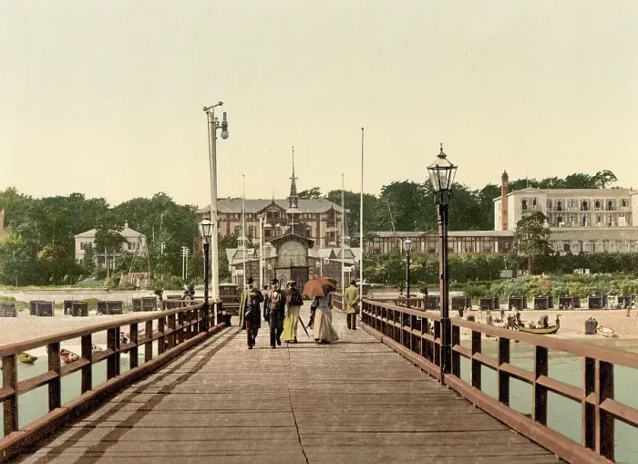 Framed Print : Pier in Heringsdorf, Mecklenburg-Western Pomerania, Germany, Historic, Photochrome print from the 1890s Framed Print : Pier in Heringsdorf, Mecklenburg-Western Pomerania, Germany, Historic, Photochrome print from the 1890s