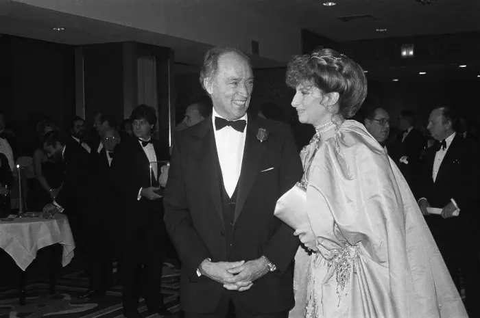 Framed Print : Pierre Trudeau and Barbara Streisand Posing as Dinner Guests Framed Print : Pierre Trudeau and Barbara Streisand Posing as Dinner Guests