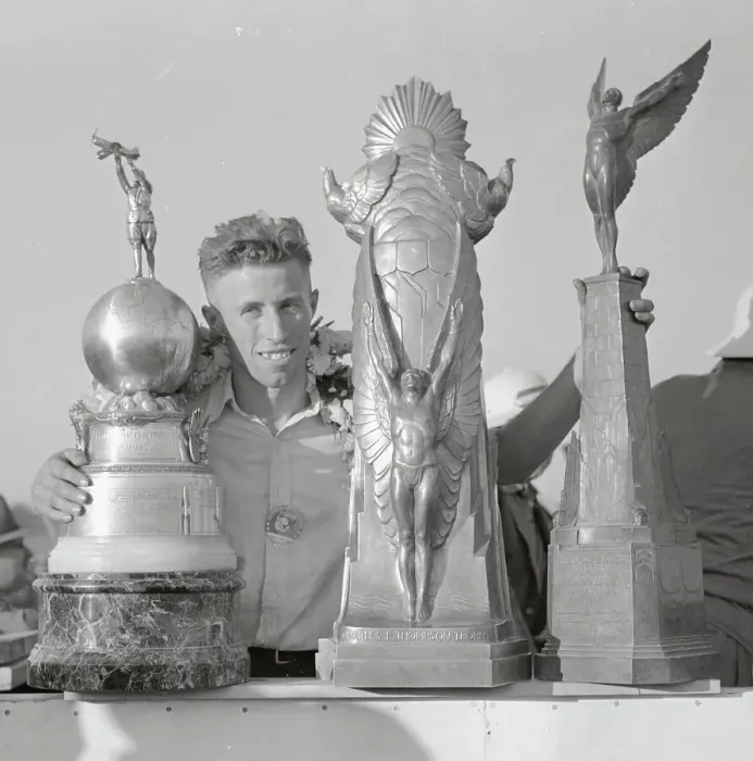 Framed Print : Pilot Rudy Kling with his Trophy Framed Print : Pilot Rudy Kling with his Trophy