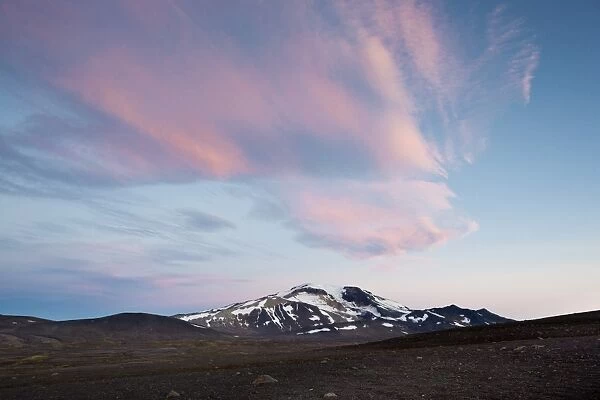 Pink coloured clouds over Mt Snaefell, evening atmosphere, Eastern Highlands, Iceland
