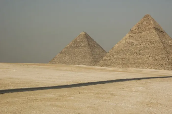 Framed Print : Piramids. pyramids in the desert around Cairo, Giza, Egypt Framed Print : Piramids. pyramids in the desert around Cairo, Giza, Egypt