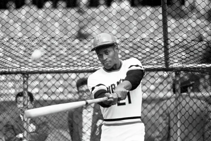 Framed Print : Pirates Roberto Clemente Framed Print : Pirates Roberto Clemente