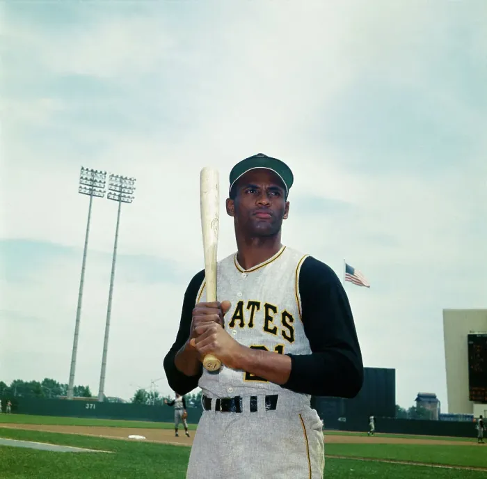 Framed Print : Pittsburgh Pirates Outfielder Roberto Clemente Framed Print : Pittsburgh Pirates Outfielder Roberto Clemente