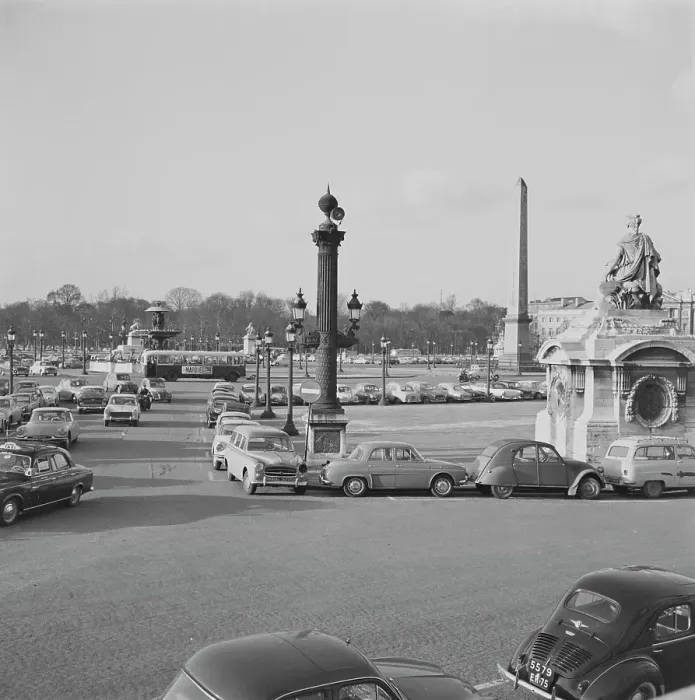 Framed Print : Place De La Concorde Parking Framed Print : Place De La Concorde Parking