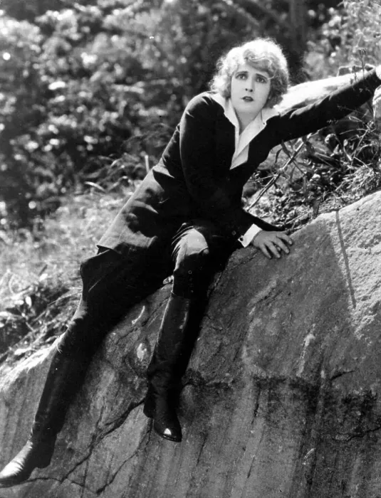 Framed Print : Plunder. 1923: American actress Pearl White (1889-1938) stars in the Pathe Framed Print : Plunder. 1923: American actress Pearl White (1889-1938) stars in the Pathe