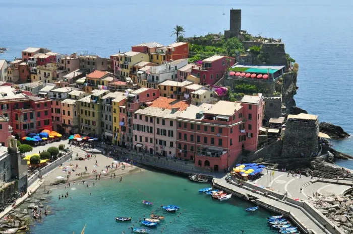 Framed Print : Plunging view on Vernazza Framed Print : Plunging view on Vernazza