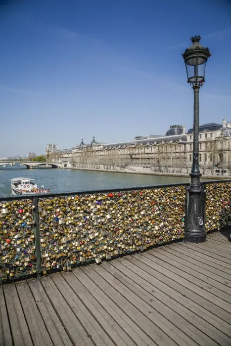 Framed Print : Pont des Arts with love locks in Paris, France Framed Print : Pont des Arts with love locks in Paris, France