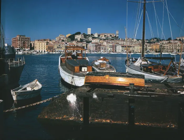 Framed Print : Pontoon Being Used as Mooring Framed Print : Pontoon Being Used as Mooring