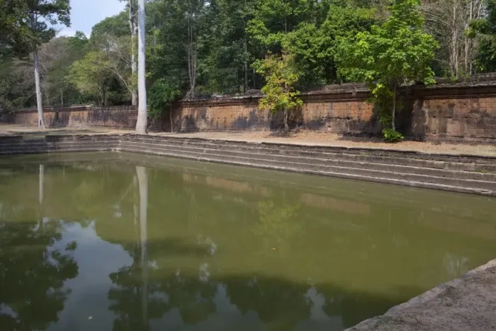 Framed Print : Pool at angkor Thom