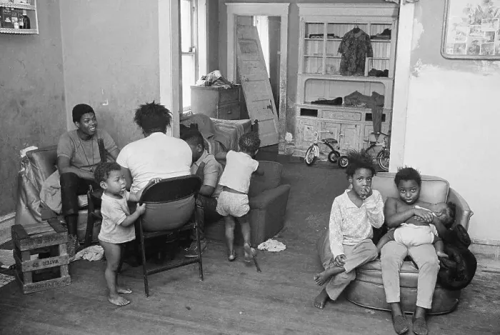 Framed Print : Poor Family on Chicago's South Side Framed Print : Poor Family on Chicago's South Side