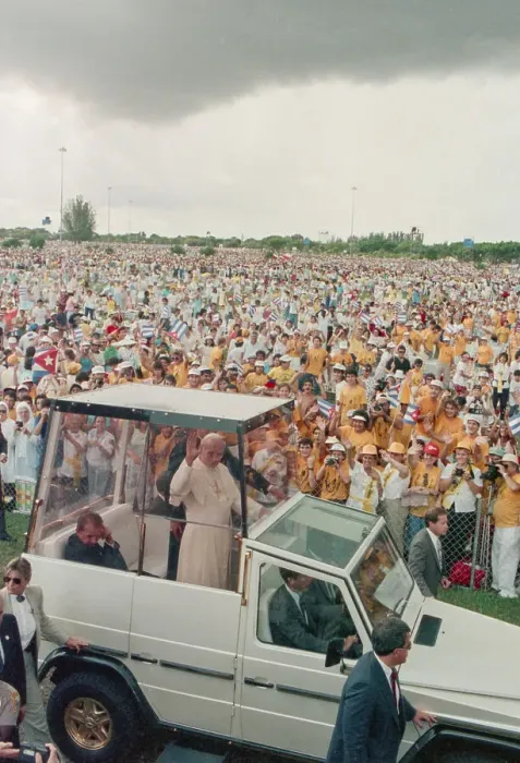 Framed Print : Pope John Paul II Arriving At Service Framed Print : Pope John Paul II Arriving At Service