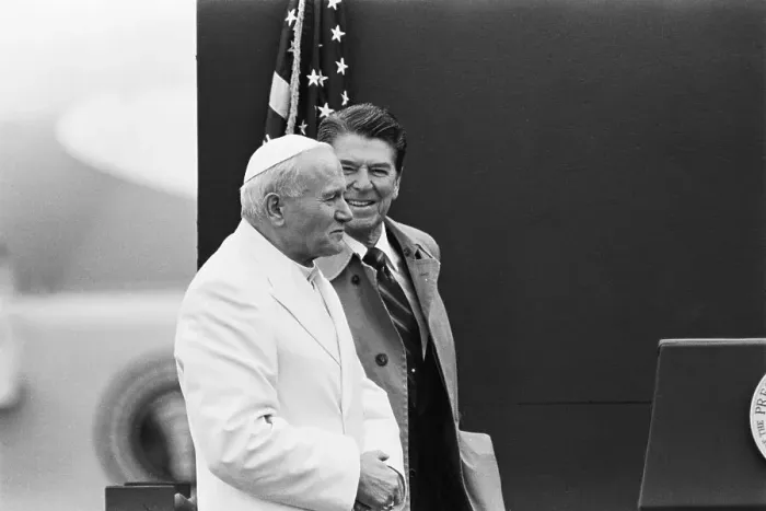 Framed Print : Pope John Paul II With President Reagan Framed Print : Pope John Paul II With President Reagan