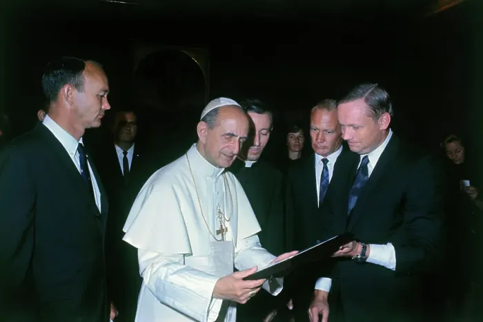 Framed Print : Pope Paul VI with Apollo 11 Astronauts Framed Print : Pope Paul VI with Apollo 11 Astronauts