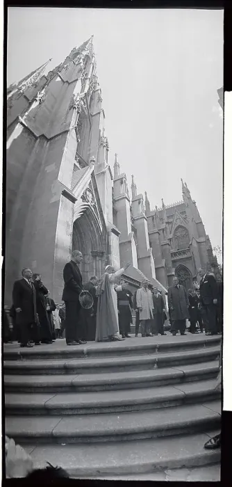 Framed Print : Pope Paul VI and Party Standing in Front of St. Patrick's Cathedral Framed Print : Pope Paul VI and Party Standing in Front of St. Patrick's Cathedral
