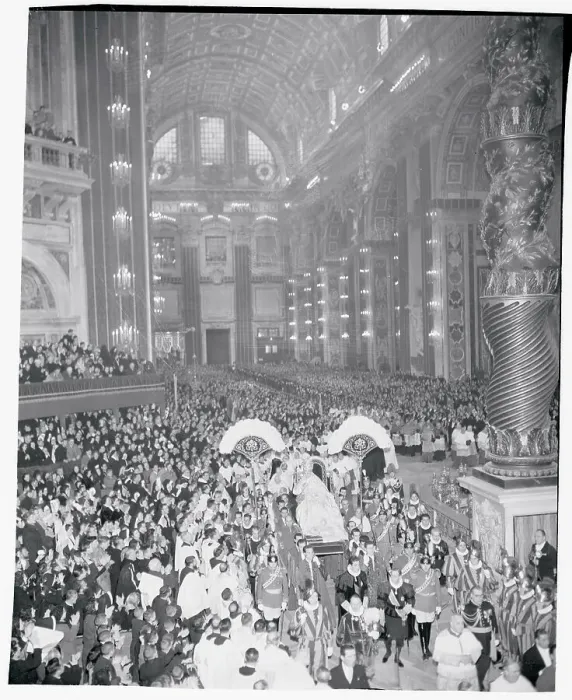 Framed Print : Pope Pius XII Being Carried on the Gestatorial Chair Framed Print : Pope Pius XII Being Carried on the Gestatorial Chair