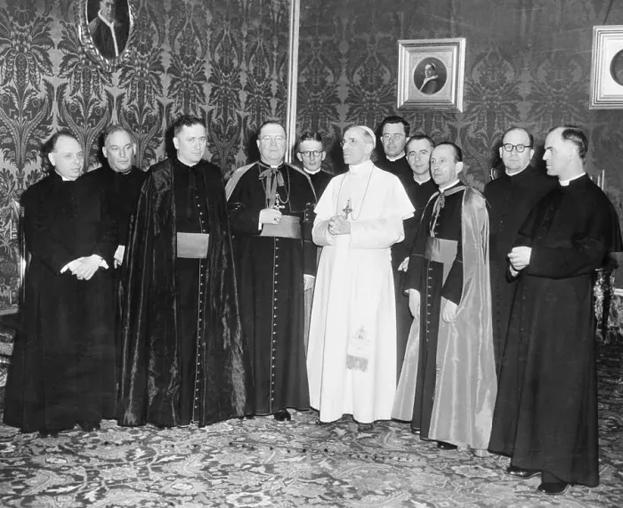 Framed Print : Pope Pius XII with Film Commissions Members Framed Print : Pope Pius XII with Film Commissions Members