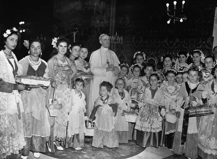 Framed Print : Pope Pius XII with Girls Celebrating Peach Festival Framed Print : Pope Pius XII with Girls Celebrating Peach Festival