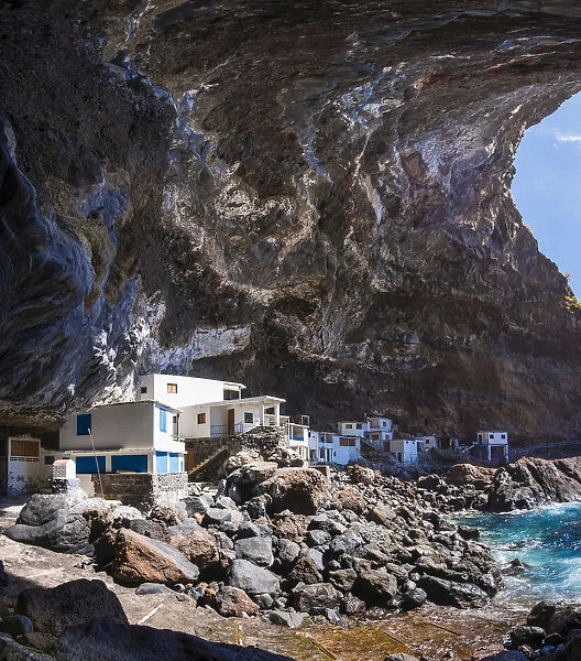 Poris de Candelaria, houses in a cave, rocky coast on the Camino del Poris, Pirates Cove, Tijarafe, La Palma, Canary Islands, Spain