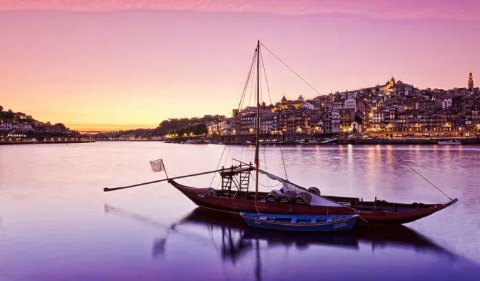 Framed Print : Porto reflections (Porto) Framed Print : Porto reflections (Porto)