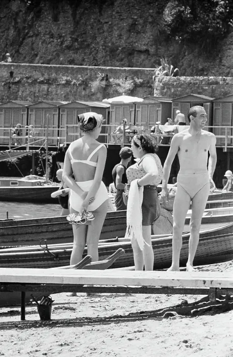 Framed Print : Portofino. Holidaymakers on Paraggi Beach near the tourist resort of Portofino Framed Print : Portofino. Holidaymakers on Paraggi Beach near the tourist resort of Portofino