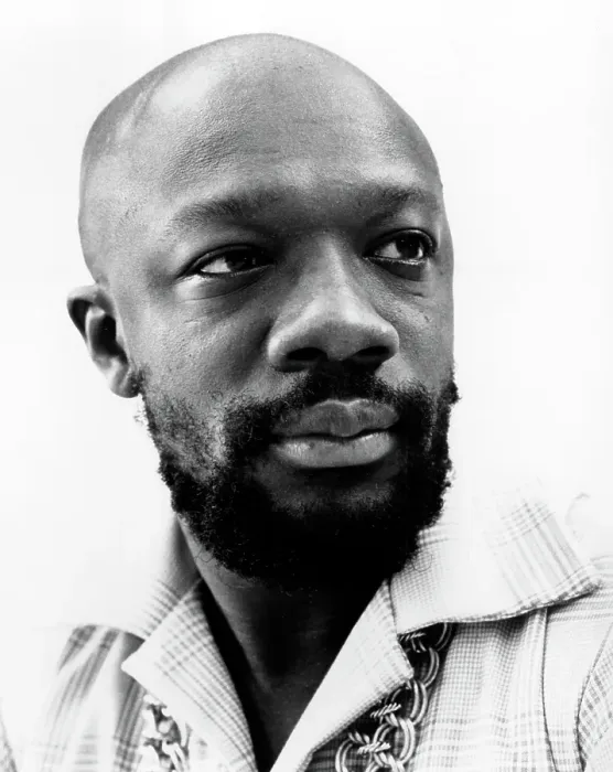 Framed Print : Portrait. 1972: Singer and composer Isaac Hayes poses for a portrait in 1972 Framed Print : Portrait. 1972: Singer and composer Isaac Hayes poses for a portrait in 1972