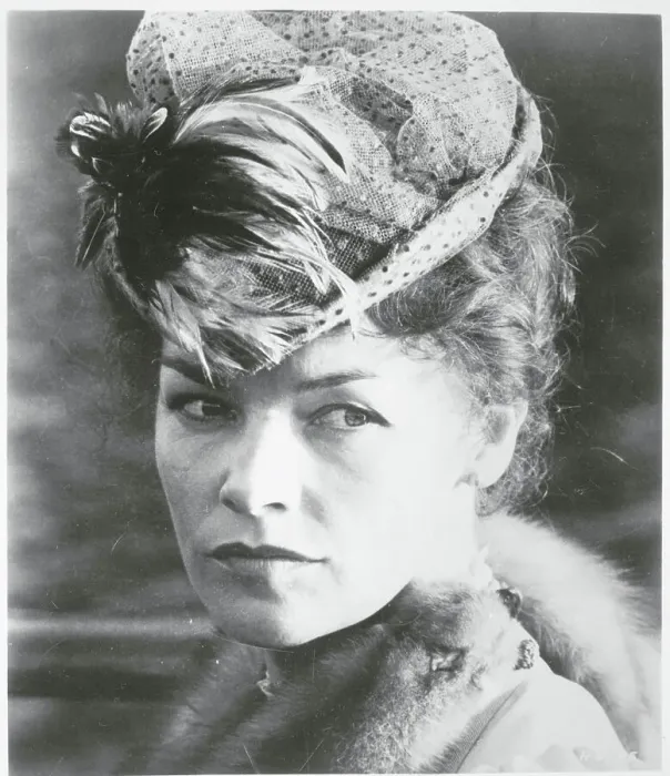 Framed Print : Portrait of Actress Glenda Jackson Framed Print : Portrait of Actress Glenda Jackson