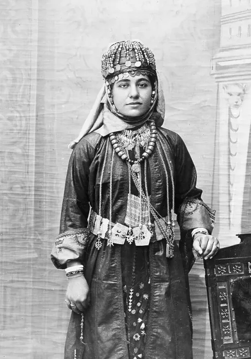 Framed Print : Portrait of an Arab Woman Framed Print : Portrait of an Arab Woman