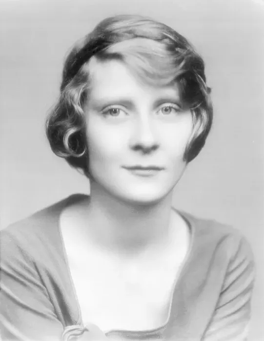 Framed Print : Portrait of Aspiring Actress Lillian Entwistle Framed Print : Portrait of Aspiring Actress Lillian Entwistle