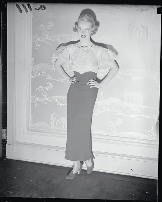 Framed Print : Portrait of Bette Davis Framed Print : Portrait of Bette Davis