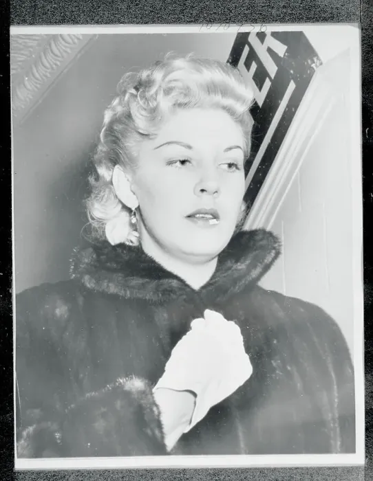 Framed Print : Portrait of Betty Reed Framed Print : Portrait of Betty Reed