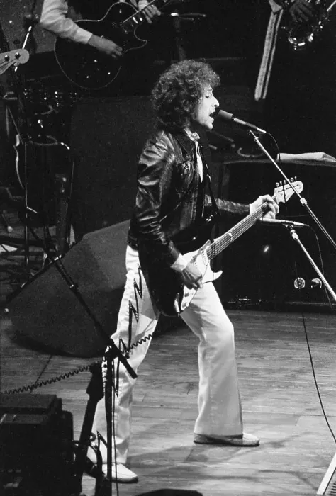 Framed Print : Portrait of Bob Dylan Performing in Concert Framed Print : Portrait of Bob Dylan Performing in Concert